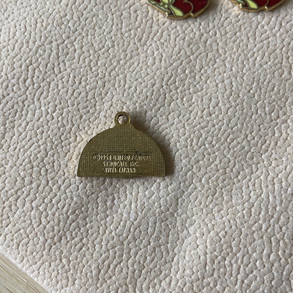 Aviva Vintage Snoopy and Woodstock - Metallic Rainbow Charm Enamel Cloisonne - Picture 3 of 3